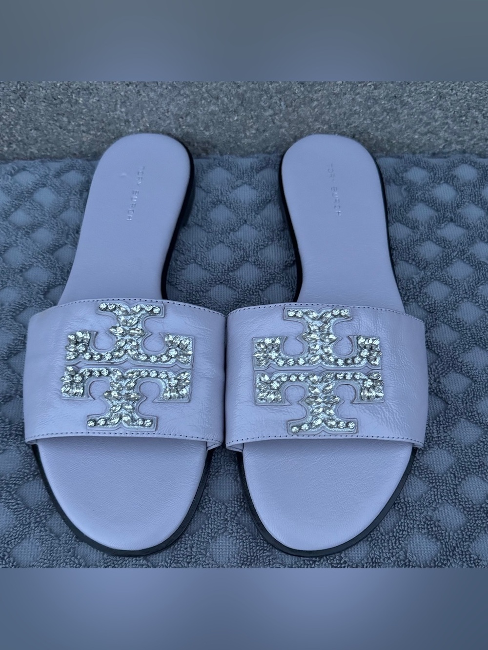 Tory Burch Everly Embellished Crystal Logo Flat
Slide Sandal Lilac Field Size 8